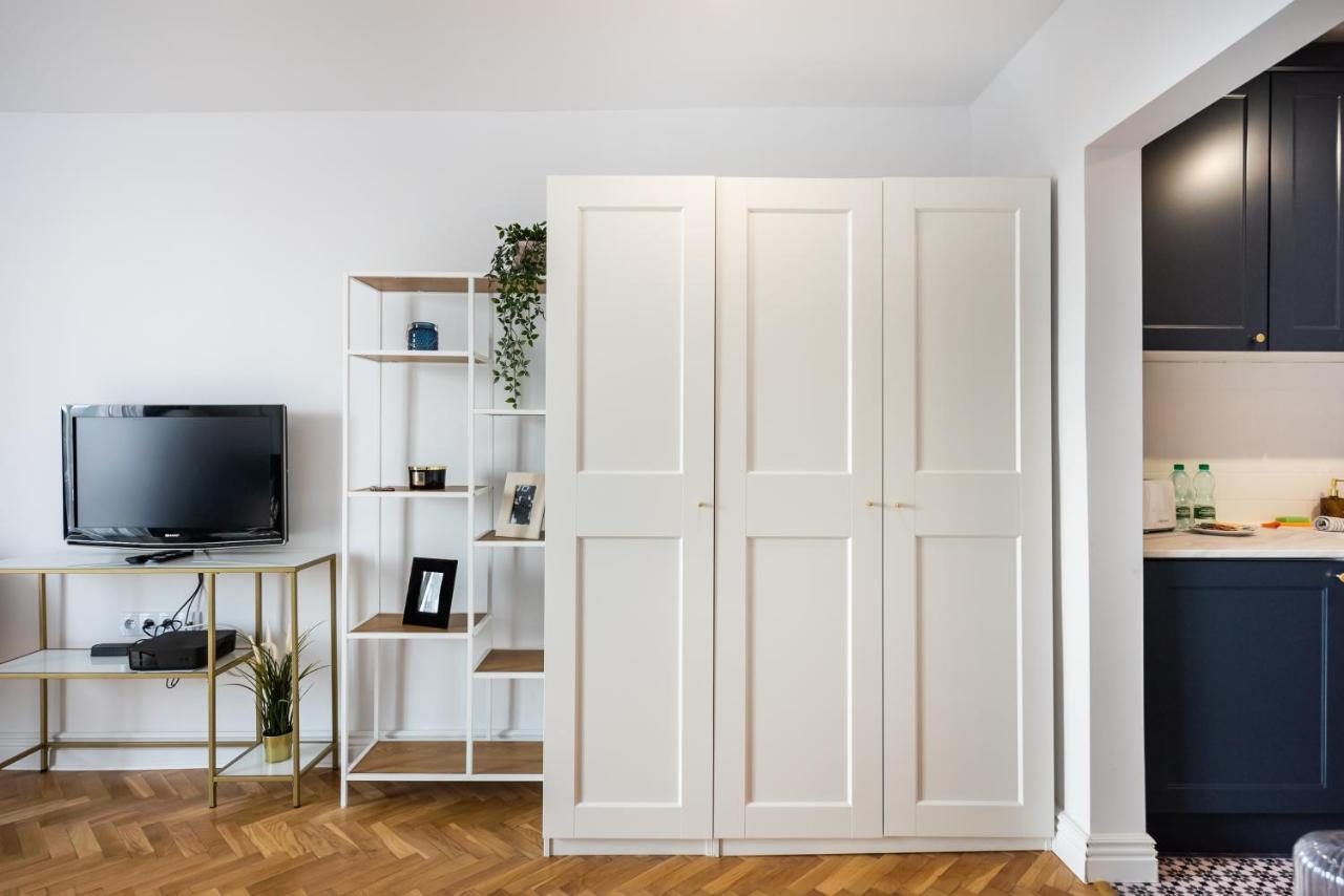 Metro Dworzec Gdanski Elegant Studio Apartment Warsaw Ngoại thất bức ảnh